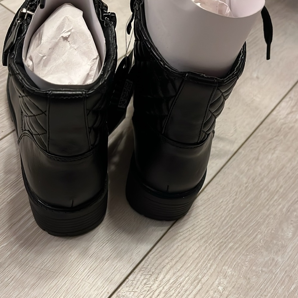 Cute patterned boots. - Picture 5 of 6